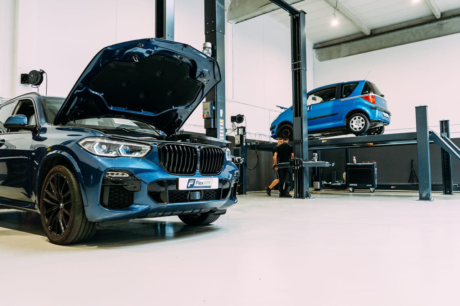Diagnose aan een auto in de werkplaats van FlexAPK