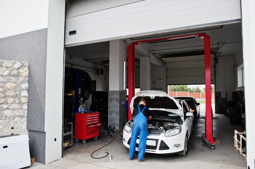 Herstelde schade aan de zijkant van een auto